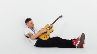 Photo of Stuart Reece drops his brand-new EP ‘Temples And Timebombs’ and unveils the lockdown-filmed music video for latest single ‘Weight Of Desire’