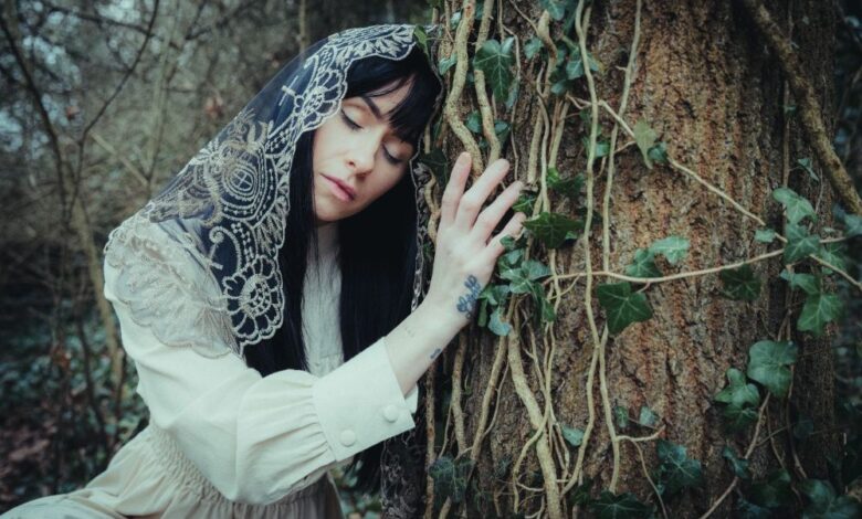 Anna Wolf releases 'Dear Daddy' ahead of SA Tour