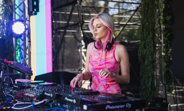 Sync buttons do not make DJs