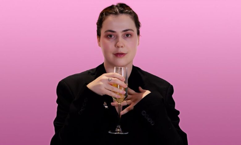 Review of Cindy-Louise's 'Holiday'