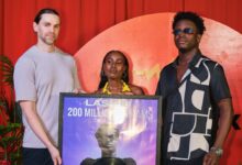 Photo of Lasmid Hits 200 Million Streams on Audiomack and Gets a Plaque to Prove It